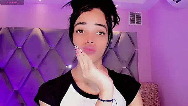 Nina_Keyli on StripChat