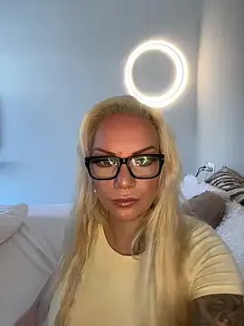 Freechat Nina_LiveXXX on StripChat