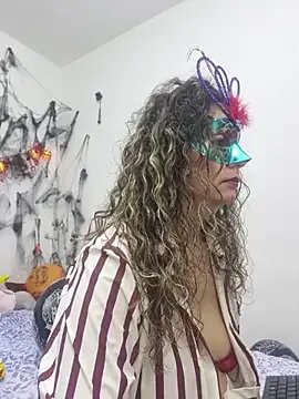 Nina_vallon on StripChat