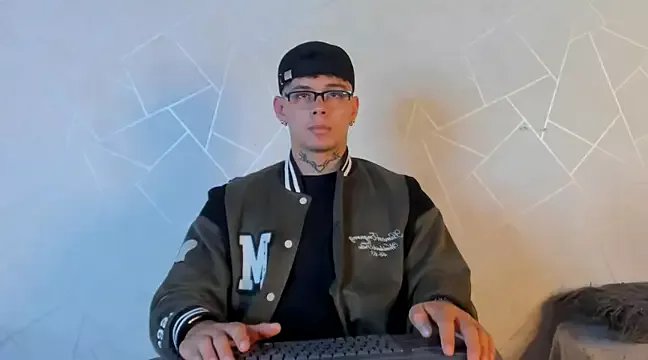 NoahhBrown on StripChat