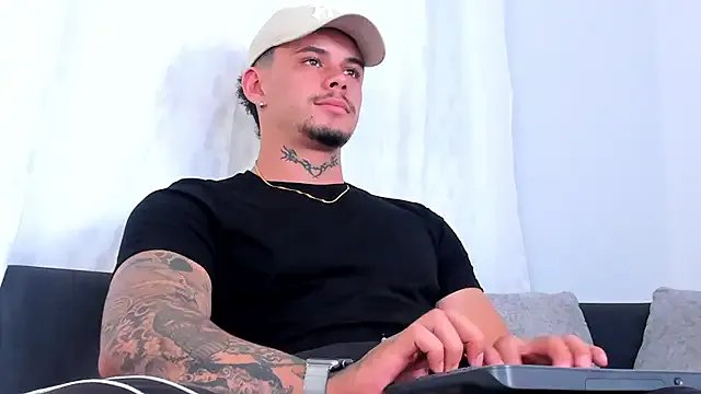 NoahhBrown on StripChat