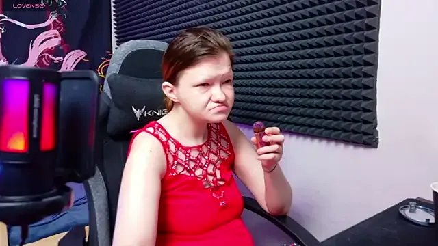 Nora_lovvvv on StripChat