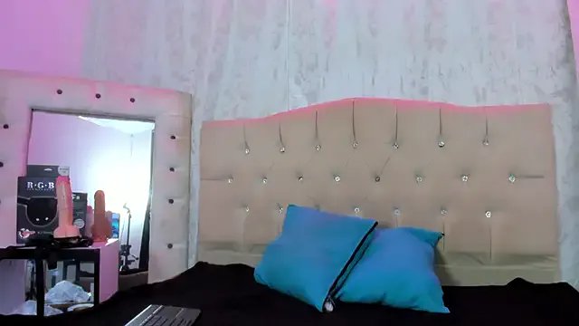 Freechat nova_sex01 on StripChat