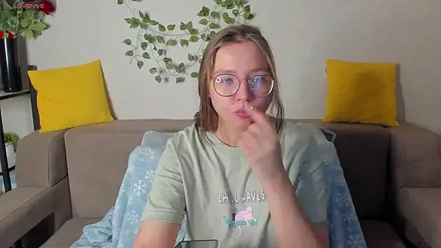 Nuura_Moore on StripChat