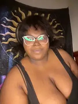 nylafromnextdoor on StripChat