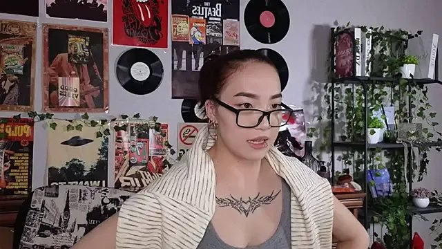 Freechat OdetteBiddy on StripChat