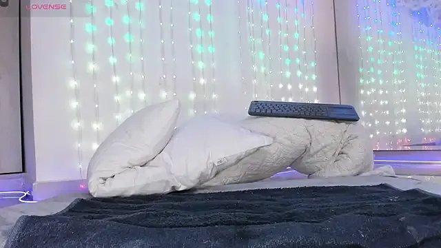 ohyesly_ on StripChat