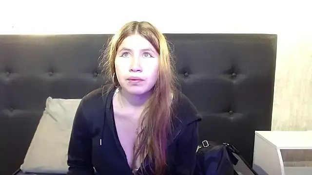 Olivia11_ — show ass and pussy in closeup