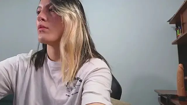 Olivia_Young on StripChat