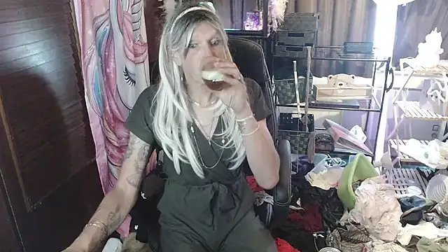 Ombeline1 on StripChat