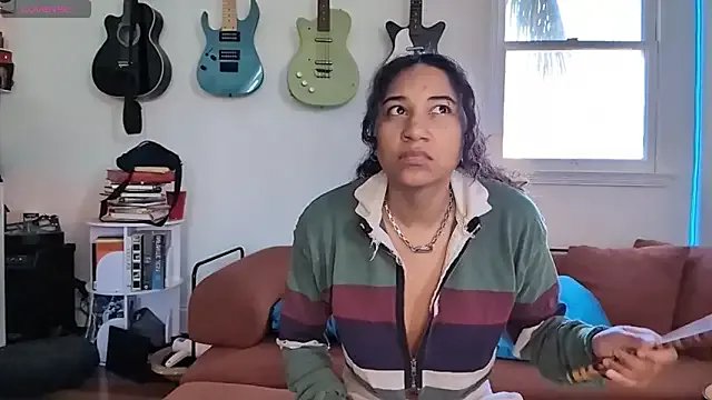 onlystrings on StripChat