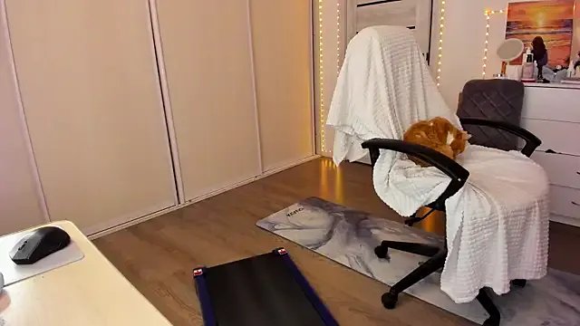 Ophelia_mm on StripChat