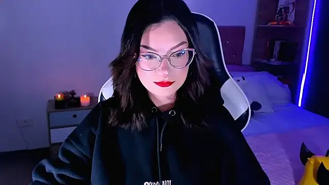 OphelianaRose33 on StripChat