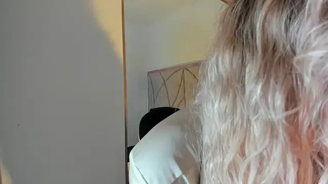 Pamela_Squirtt on StripChat