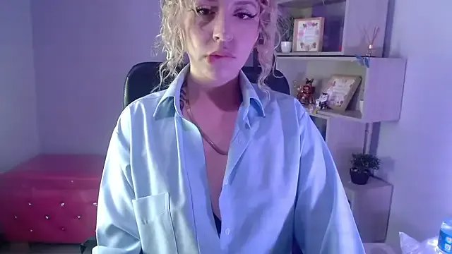 Pamela_Squirtt on StripChat