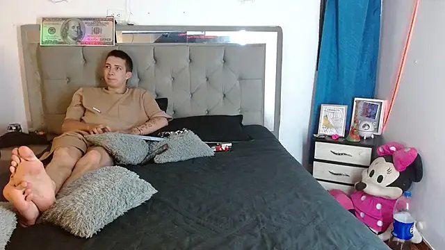 Freechat parejacaliente20154 on StripChat