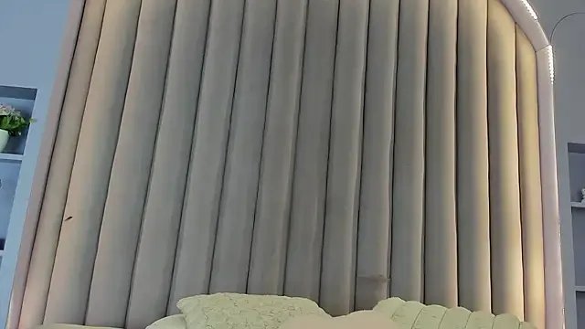 Freechat ParisFox_ on StripChat