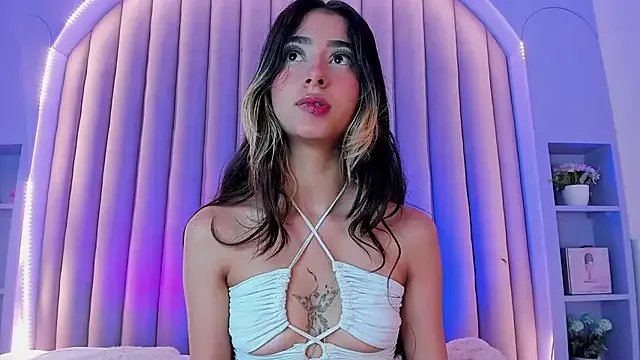 Freechat ParisFox_ on StripChat