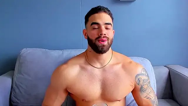 Paul_Phoenix on StripChat