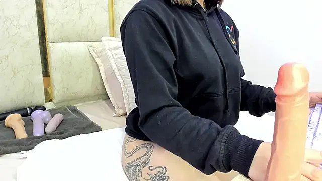 PauletteJ on StripChat