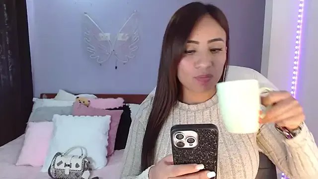 Paulina_627 on StripChat