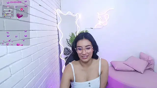 PEACHY_TAY on StripChat