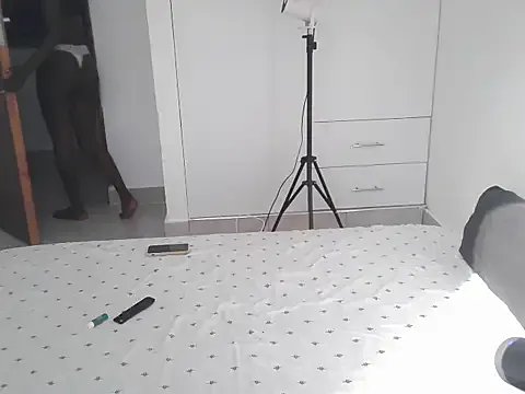 petiteebony_81 on StripChat