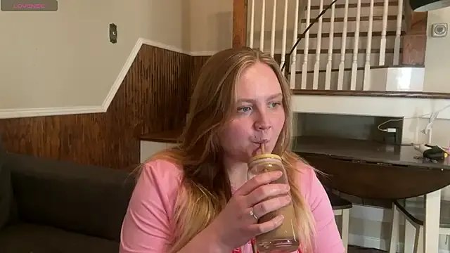 PhatAssBlond on StripChat