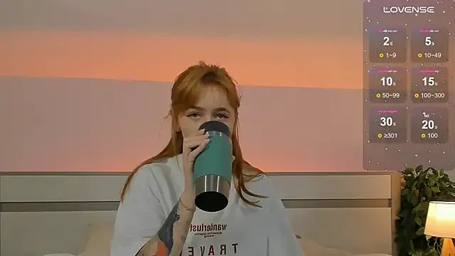 Phoenix_Margo on StripChat