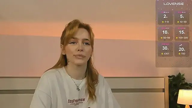 Phoenix_Margo on StripChat