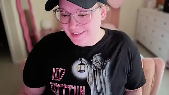 Freechat PiggyRose on StripChat