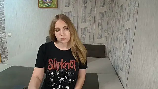 Pilly_green_ on StripChat