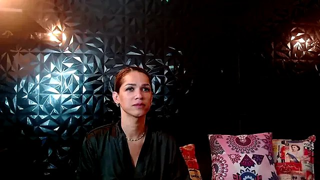 PINK__LOLA1 on StripChat