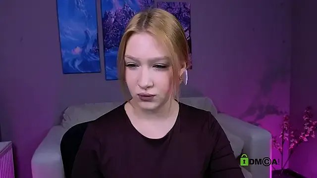 playful_sophie on StripChat