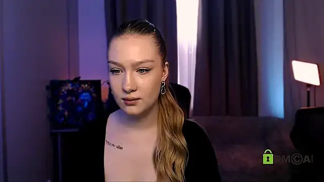 playful_sophie on StripChat