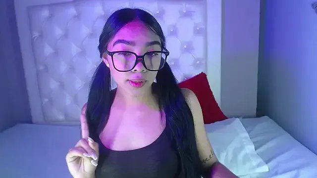 pocahontamoon on StripChat