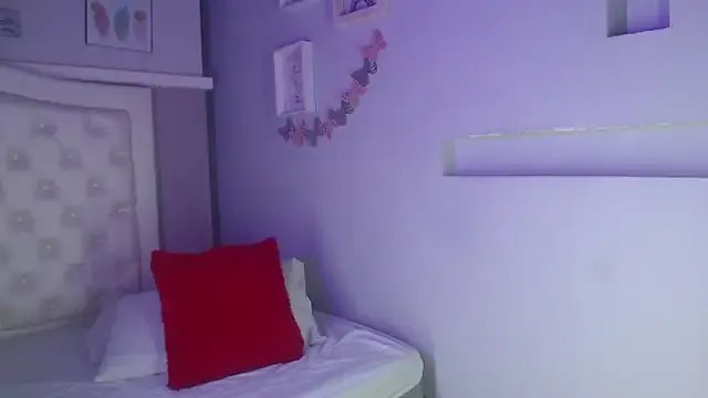 pocahontamoon on StripChat