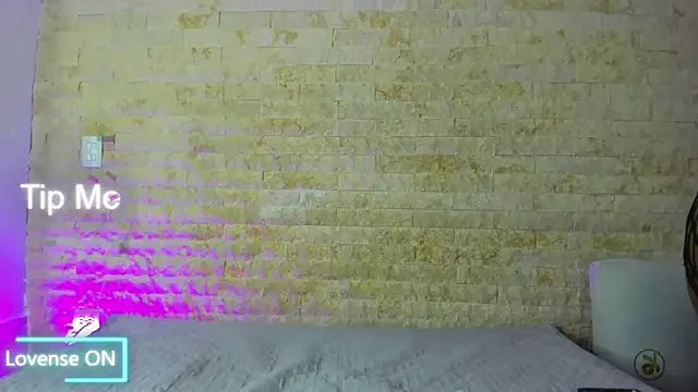 pocahontas_pow on StripChat