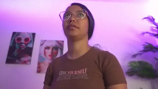 pocahotass_11 on StripChat