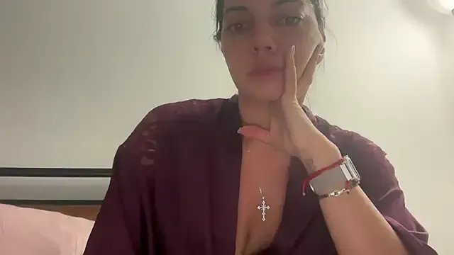 Freechat prettyykitty22 on StripChat