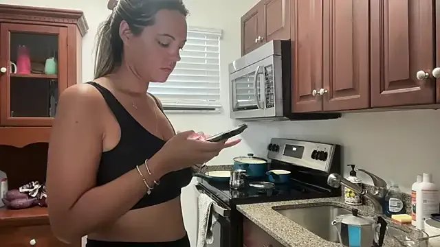 Freechat prettyykitty22 on StripChat