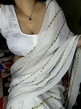 PRIYA_22 on StripChat