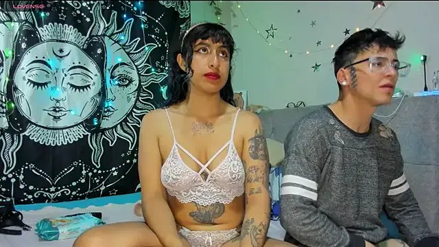 puepleholly on StripChat