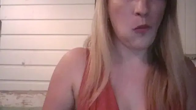 Pxetiteblonde1 on StripChat