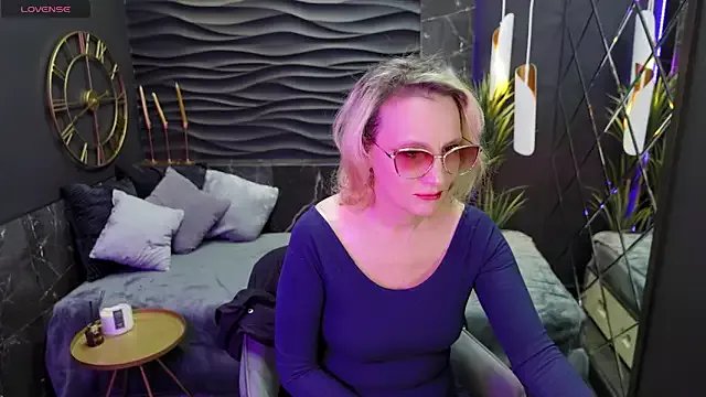 Queen_Anna_ on StripChat