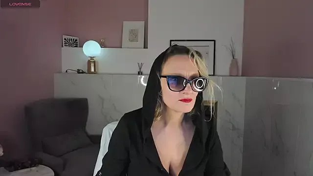 Queen_Anna_ on StripChat