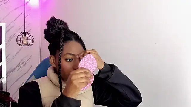 Queen_perla_ on StripChat