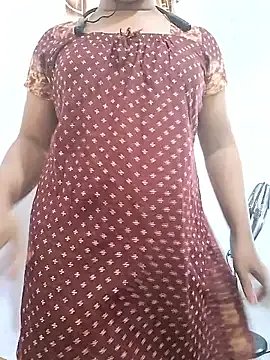 StripChat Queen_Saara is Freechat Queen_Saara — Full nude in public