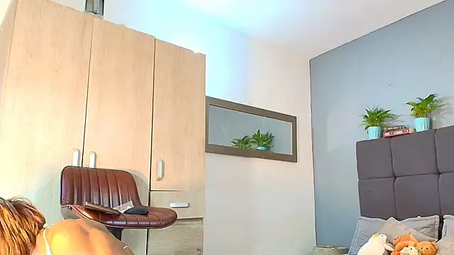 queenaliice on StripChat