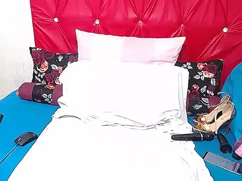 QUEENOFSQUIRT02 on StripChat